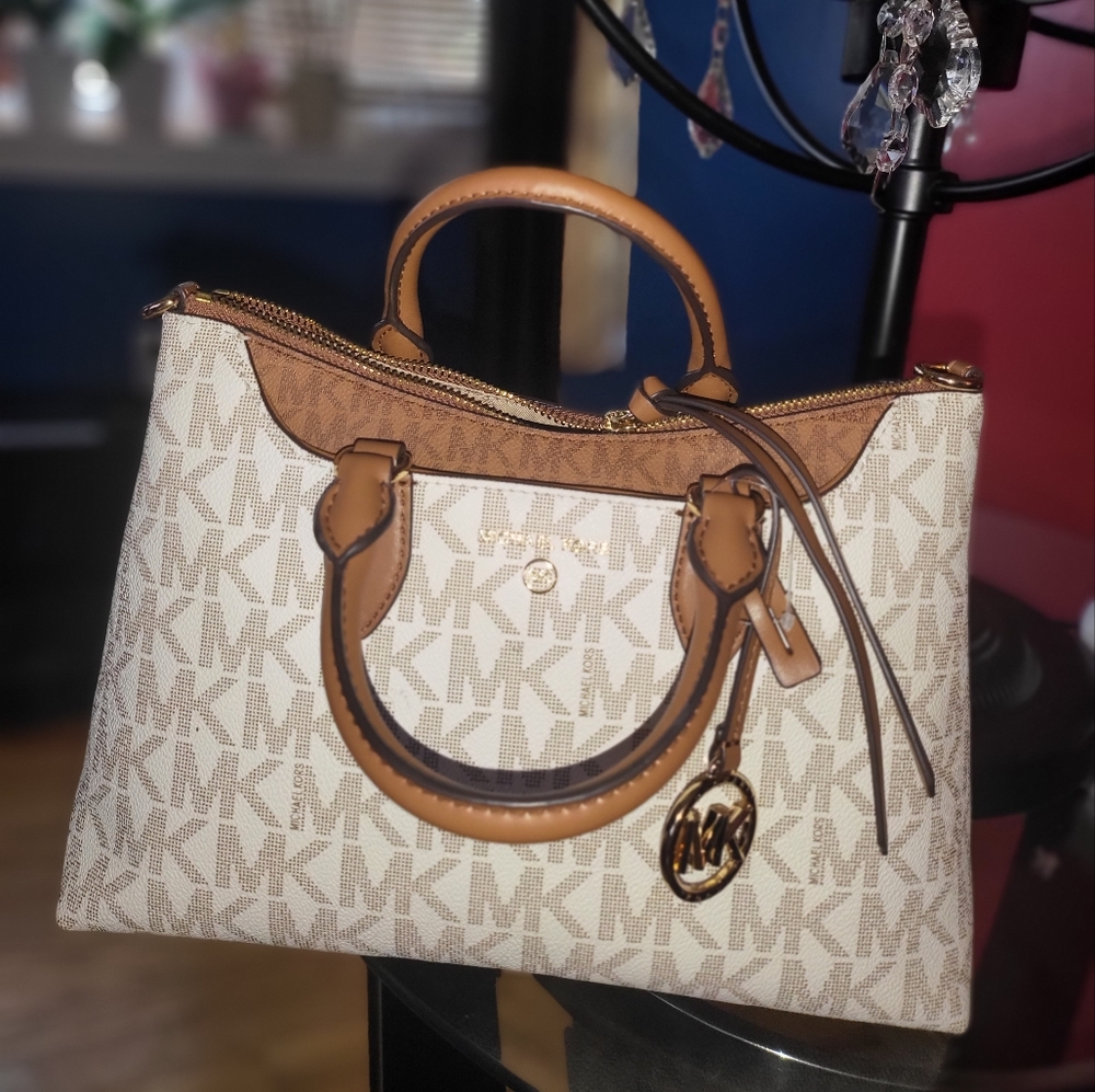 NWT Austen Michael Kors S/M Sachel